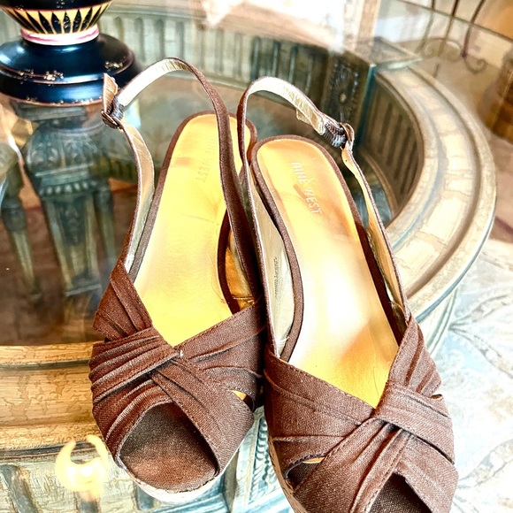 Nine West Women’s Size 9 Linen Blend Brown Strap with Cork Wedge Heels/Boho - Picture 3 of 6
